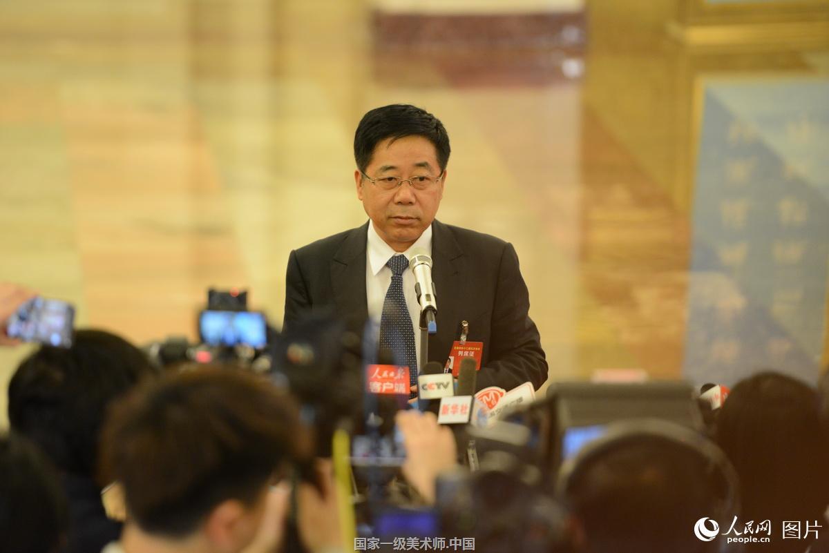 全国政协十二届五次会议开幕会：教育部长陈宝生接受采访
